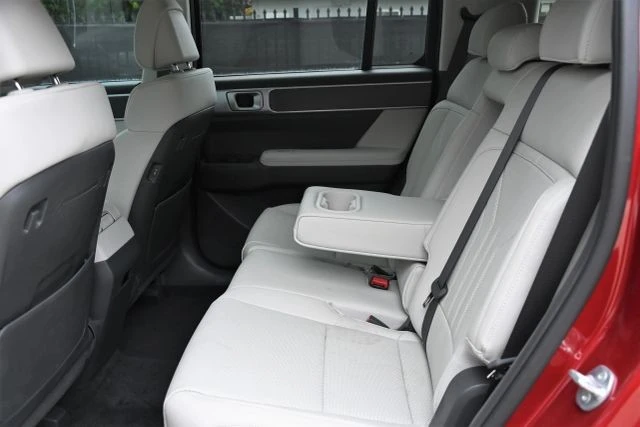 2025 Hyundai Santa Fe - Image 15 of 21