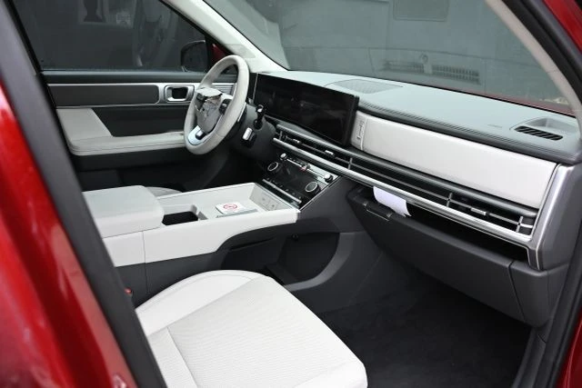 2025 Hyundai Santa Fe - Image 13 of 21