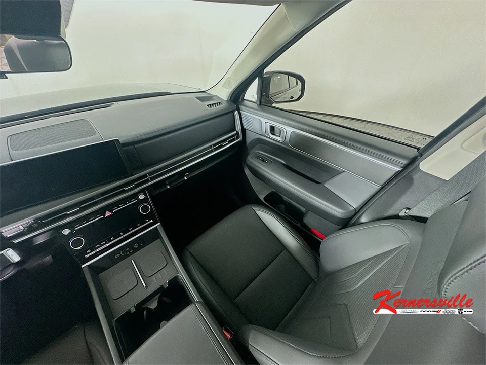2025 Hyundai Santa Fe - Image 11 of 12