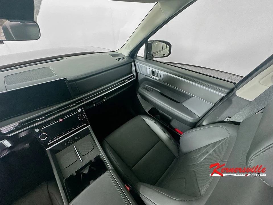 2025 Hyundai Santa Fe - Image 11 of 21
