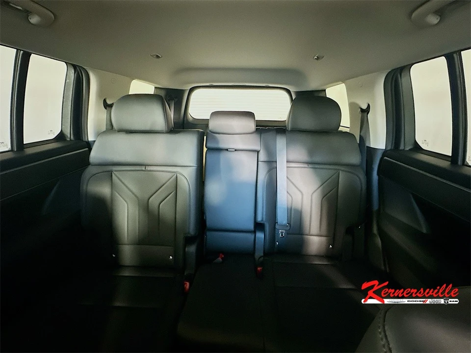 2025 Hyundai Santa Fe - Image 13 of 21