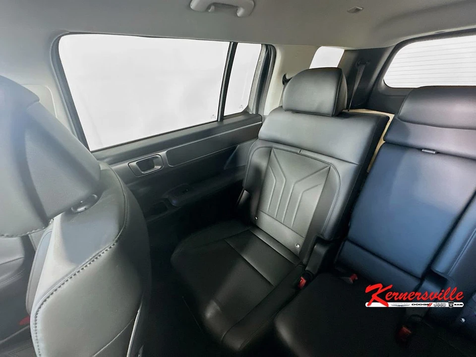 2025 Hyundai Santa Fe - Image 12 of 21
