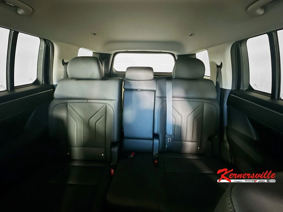 2025 Hyundai Santa Fe - Image 13 of 21