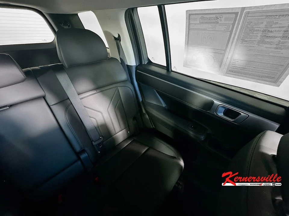 2025 Hyundai Santa Fe - Image 14 of 21