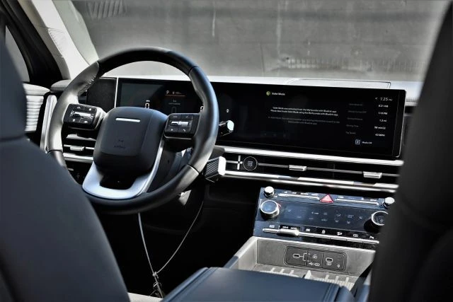 2025 Hyundai Santa Fe - Image 12 of 21