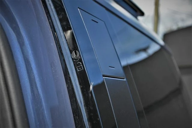 2025 Hyundai Santa Fe - Image 9 of 21