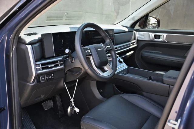 2025 Hyundai Santa Fe - Image 18 of 21