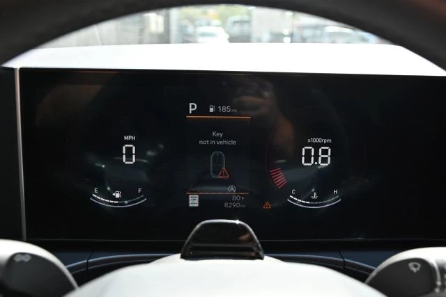 2025 Hyundai Santa Fe - Image 8 of 21