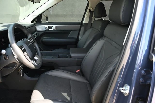 2025 Hyundai Santa Fe - Image 19 of 21
