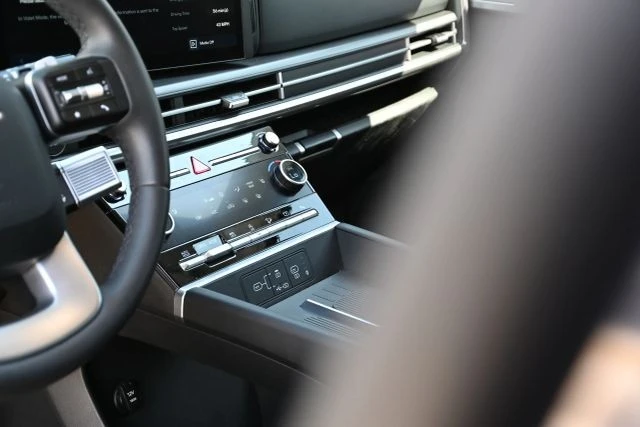 2025 Hyundai Santa Fe - Image 14 of 21