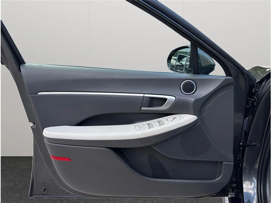 2025 Hyundai Sonata - Image 19 of 21
