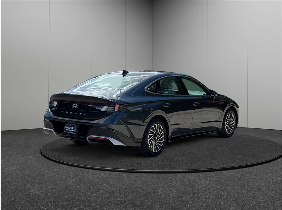2025 Hyundai Sonata - Image 9 of 21