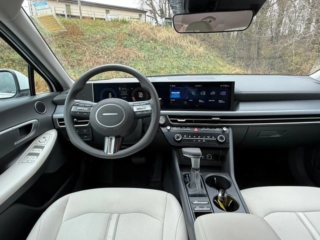 2025 Hyundai Sonata - Image 10 of 12