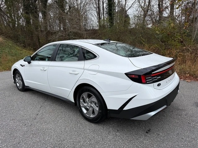 2025 Hyundai Sonata - Image 8 of 12