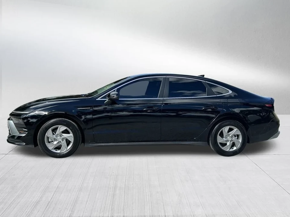 2025 Hyundai Sonata - Image 8 of 12