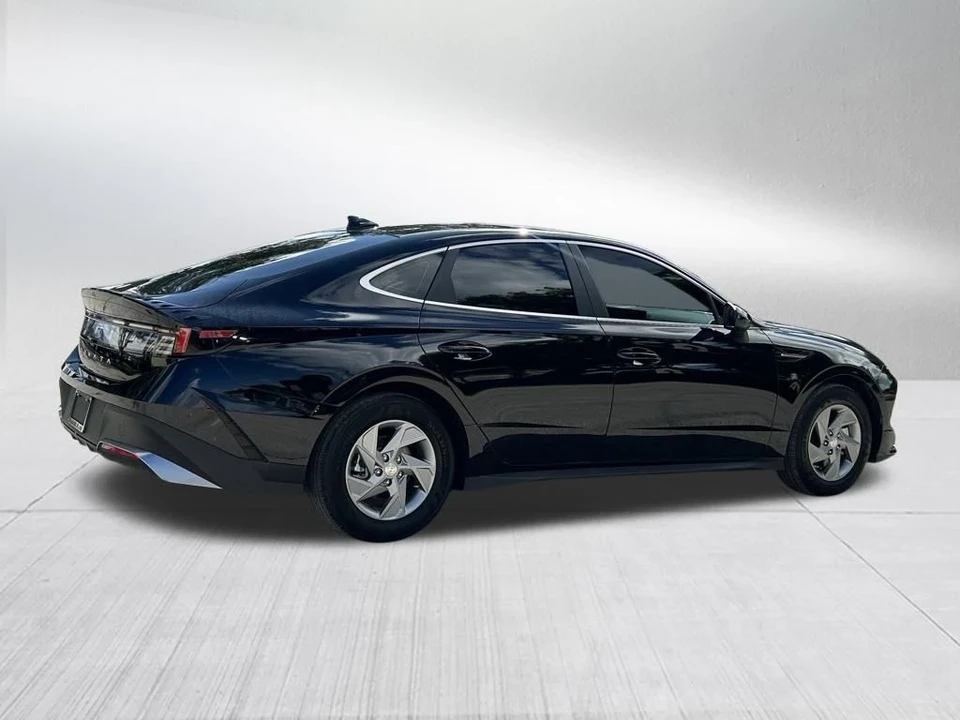 2025 Hyundai Sonata - Image 5 of 12