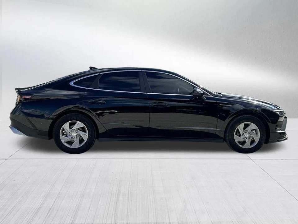 2025 Hyundai Sonata - Image 4 of 12
