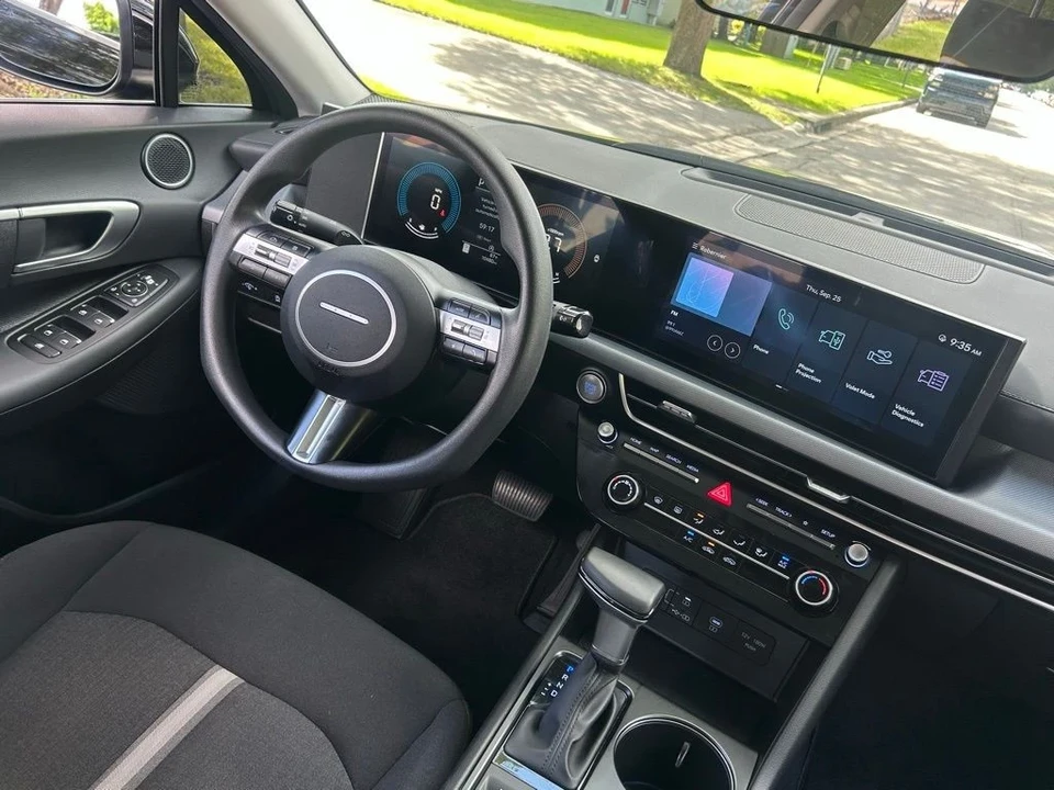2025 Hyundai Sonata - Image 10 of 12