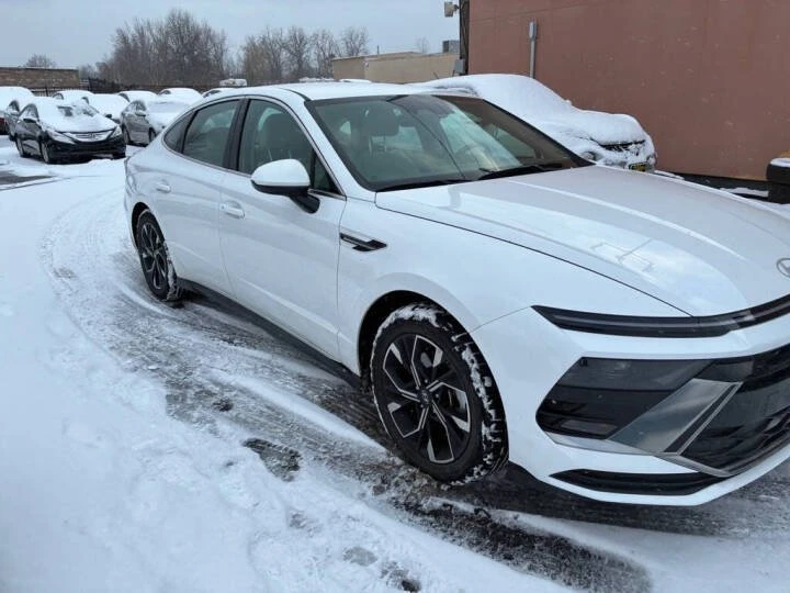 2025 Hyundai Sonata - Image 2 of 11