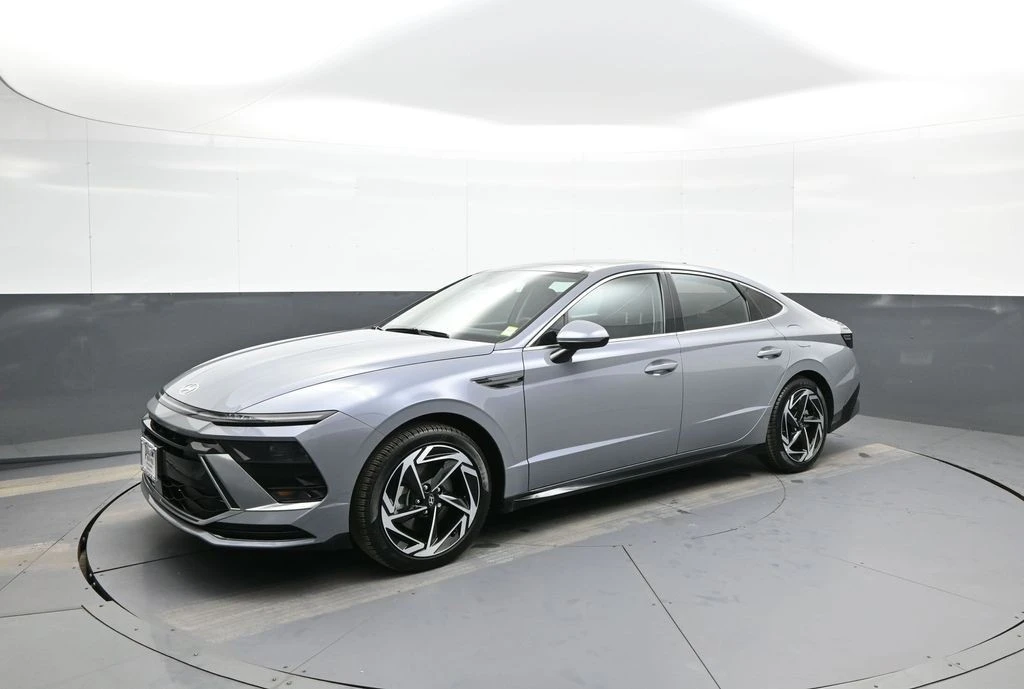 2025 Hyundai Sonata - Image 10 of 12