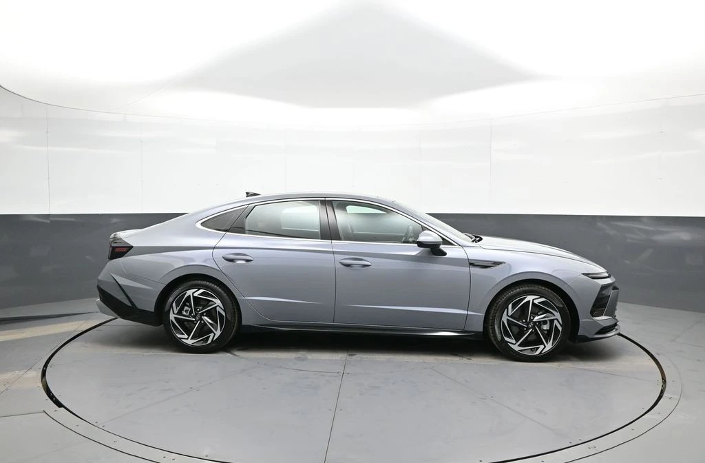 2025 Hyundai Sonata - Image 5 of 12
