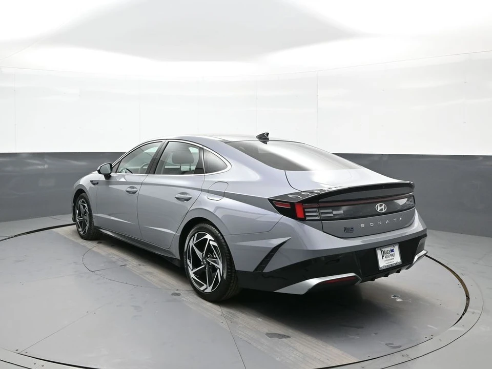 2025 Hyundai Sonata - Image 8 of 12