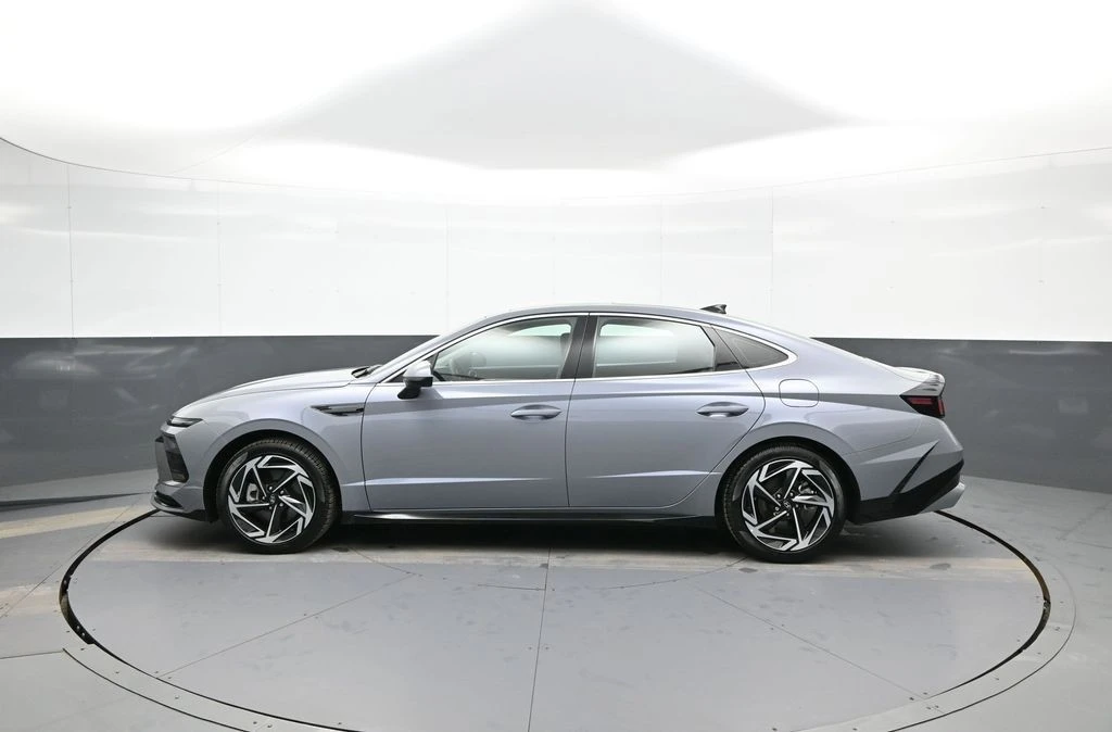 2025 Hyundai Sonata - Image 9 of 12