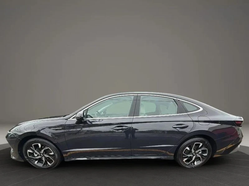 2025 Hyundai Sonata - Image 8 of 12