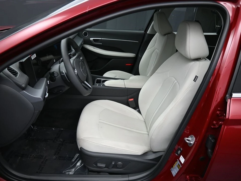 2025 Hyundai Sonata - Image 18 of 21