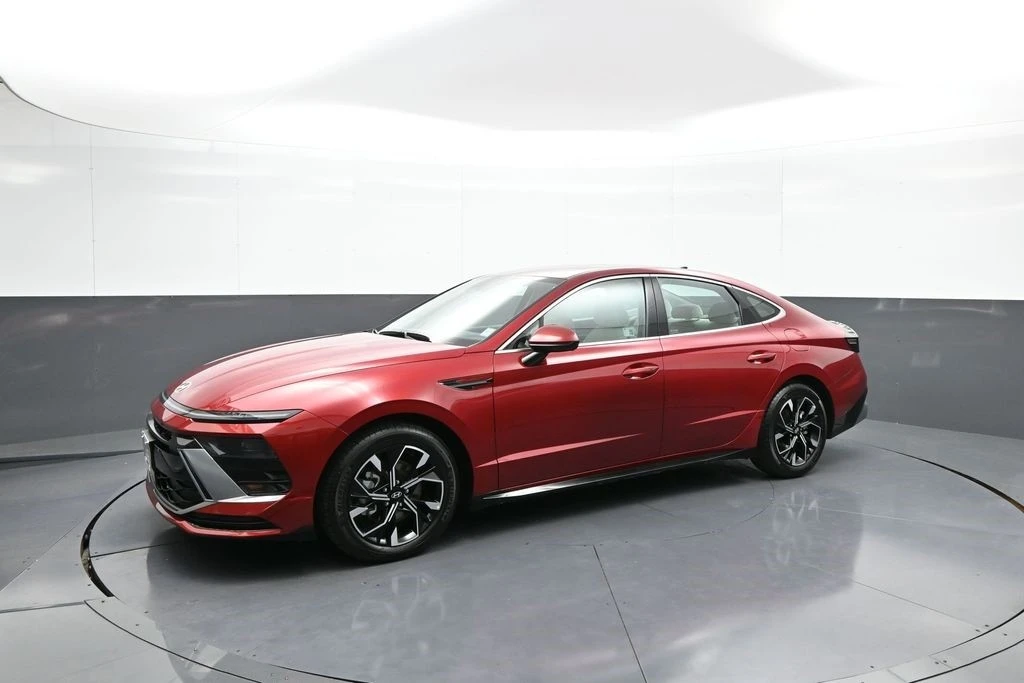 2025 Hyundai Sonata - Image 10 of 21