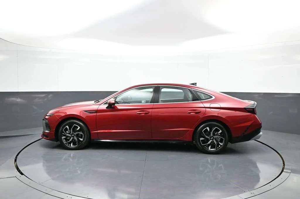 2025 Hyundai Sonata - Image 9 of 21