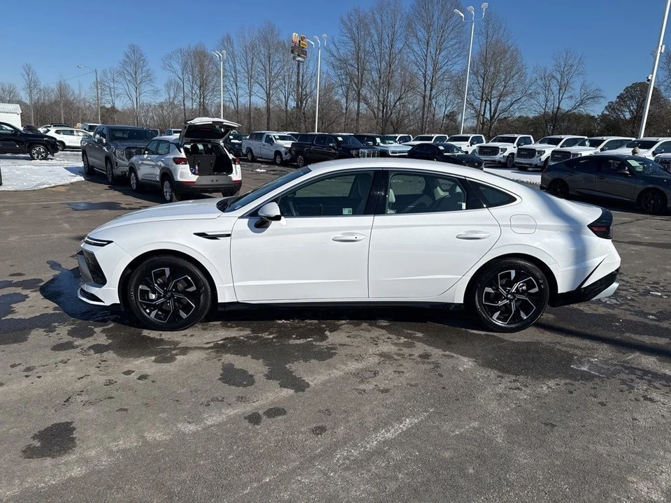 2025 Hyundai Sonata - Image 2 of 12