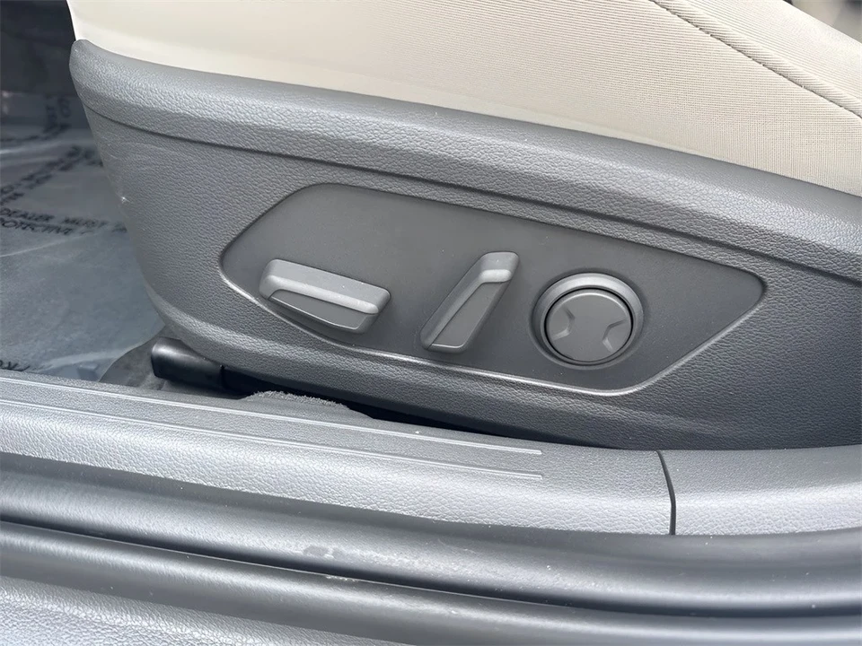2025 Hyundai Sonata - Image 10 of 12