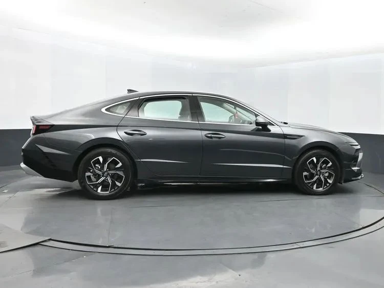 2025 Hyundai Sonata - Image 4 of 12