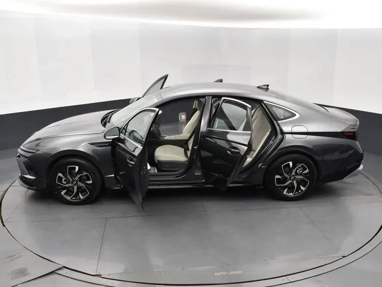 2025 Hyundai Sonata - Image 7 of 12