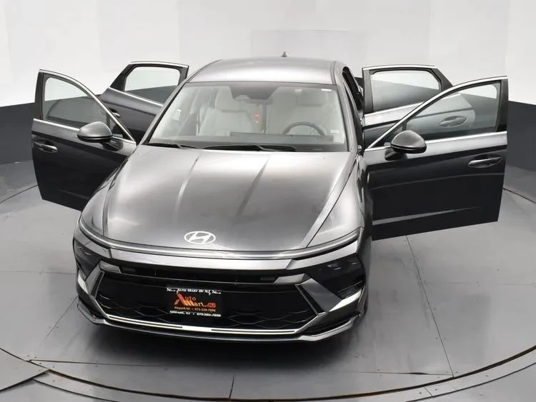 2025 Hyundai Sonata - Image 10 of 12