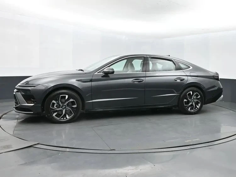 2025 Hyundai Sonata - Image 5 of 12