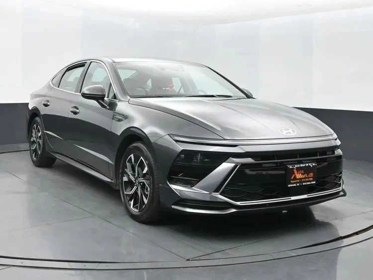2025 Hyundai Sonata - Image 2 of 12