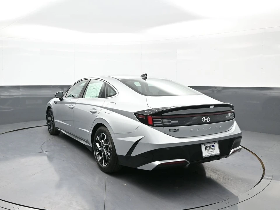 2025 Hyundai Sonata - Image 8 of 12
