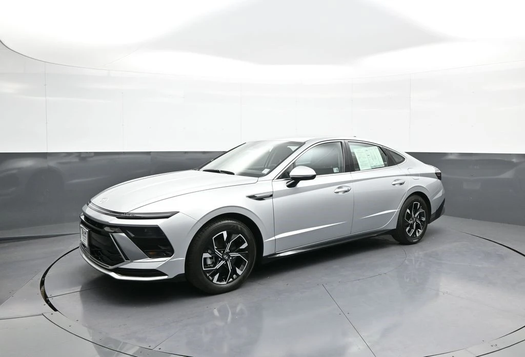 2025 Hyundai Sonata - Image 10 of 12