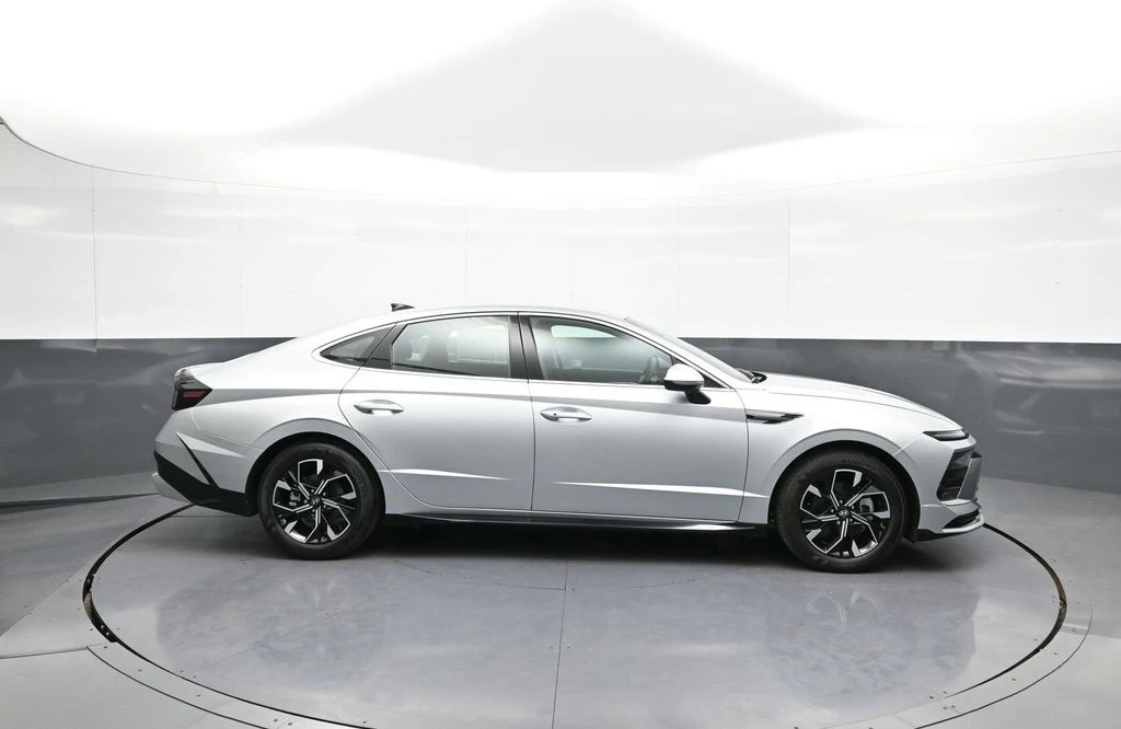 2025 Hyundai Sonata - Image 5 of 12