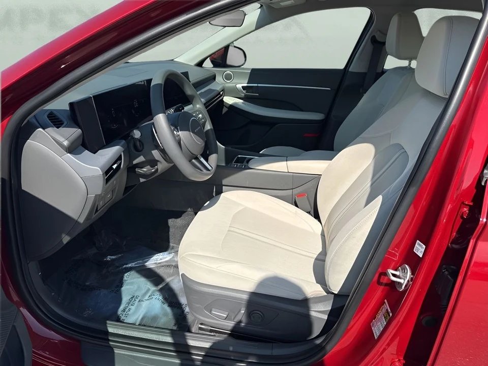 2025 Hyundai Sonata - Image 9 of 21