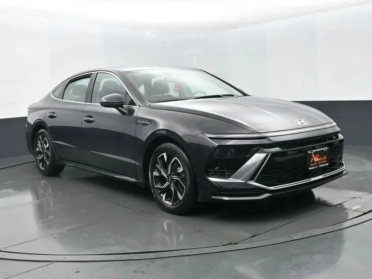 2025 Hyundai Sonata - Image 2 of 12