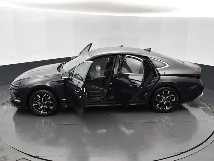 2025 Hyundai Sonata - Image 7 of 12