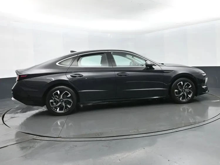 2025 Hyundai Sonata - Image 4 of 12