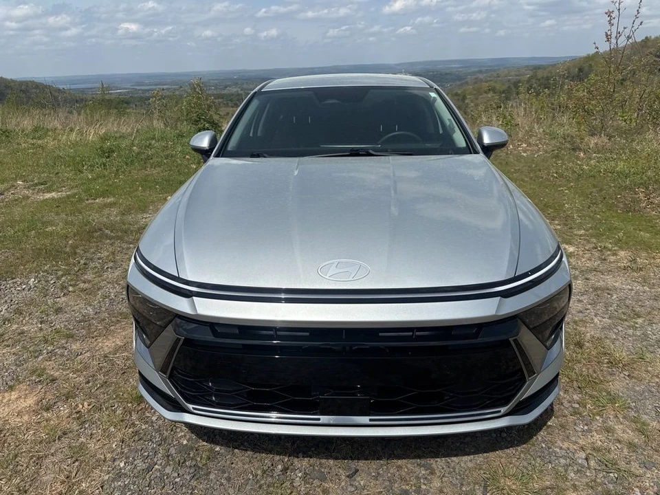 2025 Hyundai Sonata - Image 2 of 16