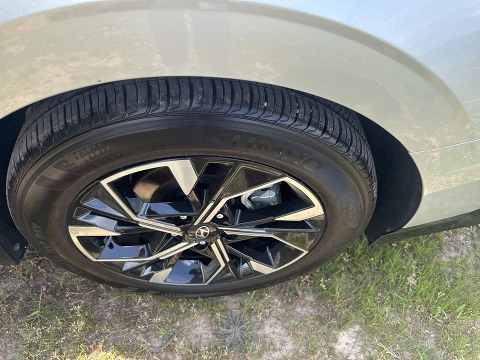 2025 Hyundai Sonata - Image 9 of 16