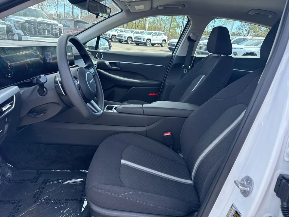 2025 Hyundai Sonata - Image 9 of 21