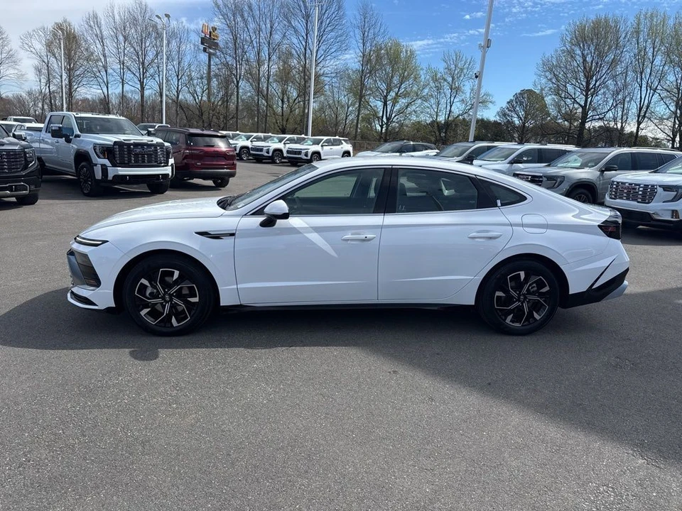 2025 Hyundai Sonata - Image 2 of 21