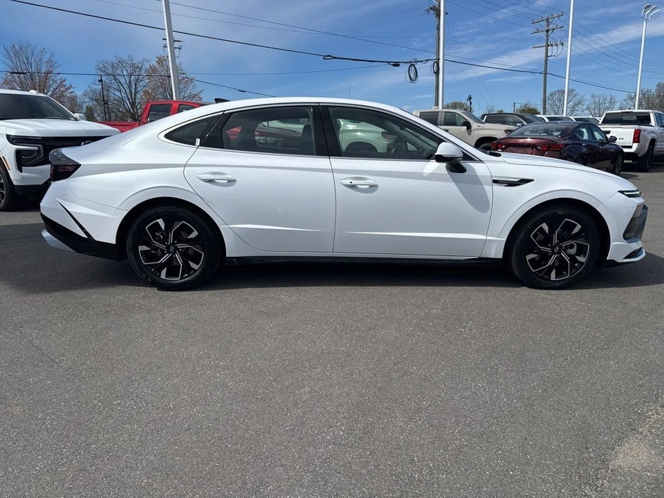 2025 Hyundai Sonata - Image 6 of 21
